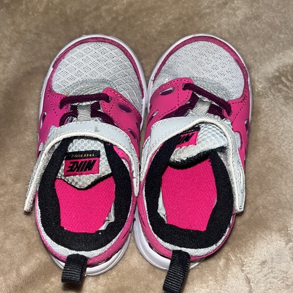 EUC Nike Free toddler sneakers - Picture 3 of 4